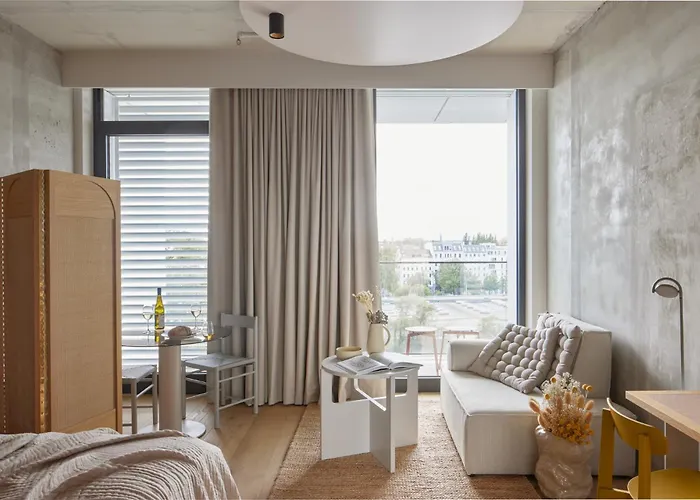 Locke At East Side GalleryHotel Berlin